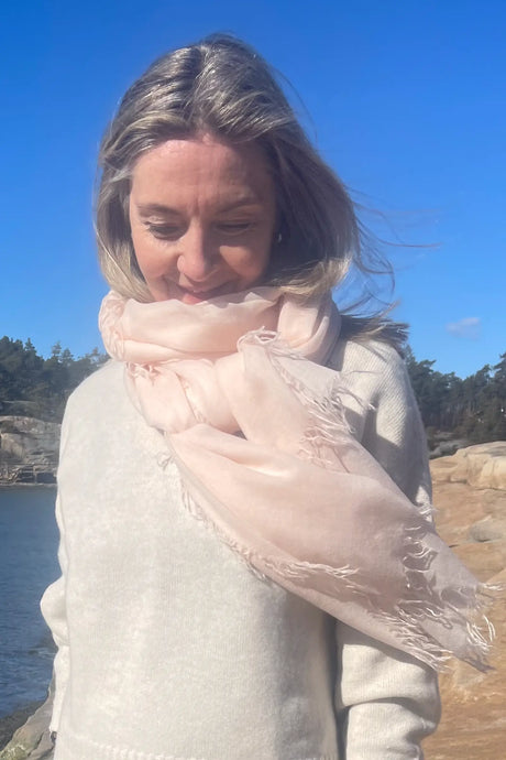 Whisperlight shawl in Ballet pink