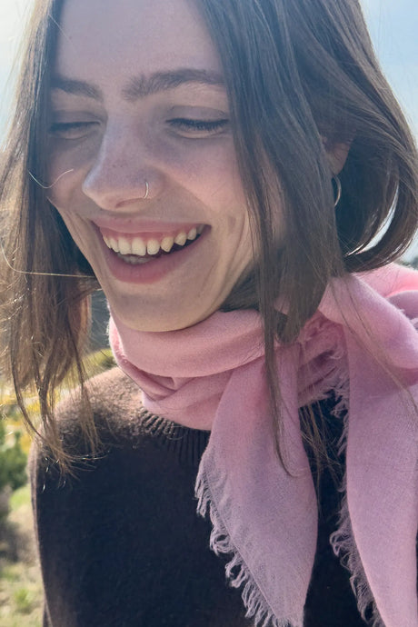 Whisperlight square scarf Dusty pink