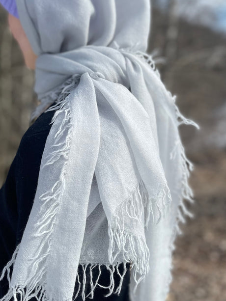 Whisperlight cashmere shawl in Silver